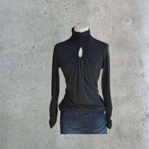 Grey turtleneck with keyhole cut out - Picture 1 of 6